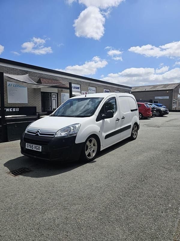 White Used 2015 Citroën Berlingo MPV | £2,950 (Good price) - Image 1/4
