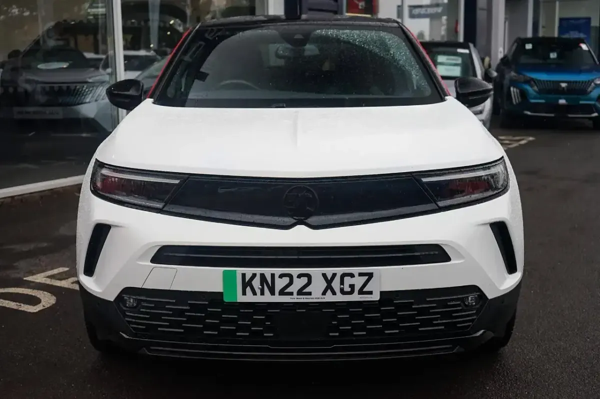 Used Vauxhall Mokka SRi 98 kW (134 HP) 2022 White SUV