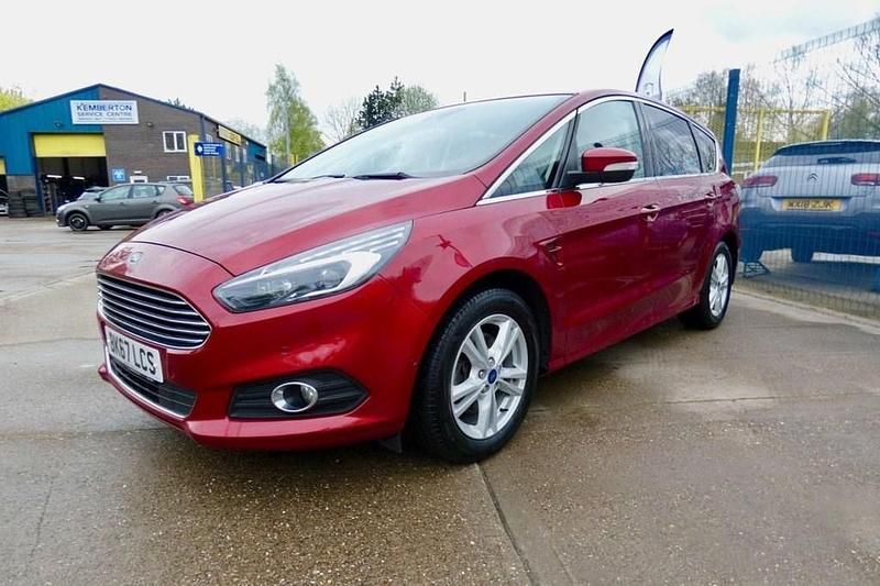 Used Ford S-MAX Titanium 150 HP (110 kW) 2017 Red MPV