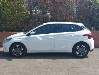 Used Hyundai i20 SE 100 HP (73 kW) 2022 White Hatchback