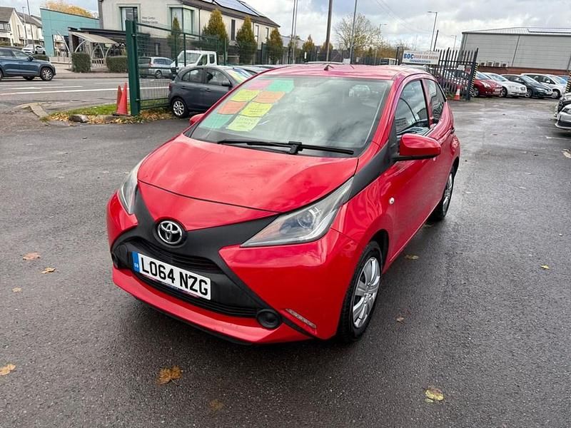 Used Toyota Aygo X-play 69 HP (50 kW) 2015 Red Hatchback