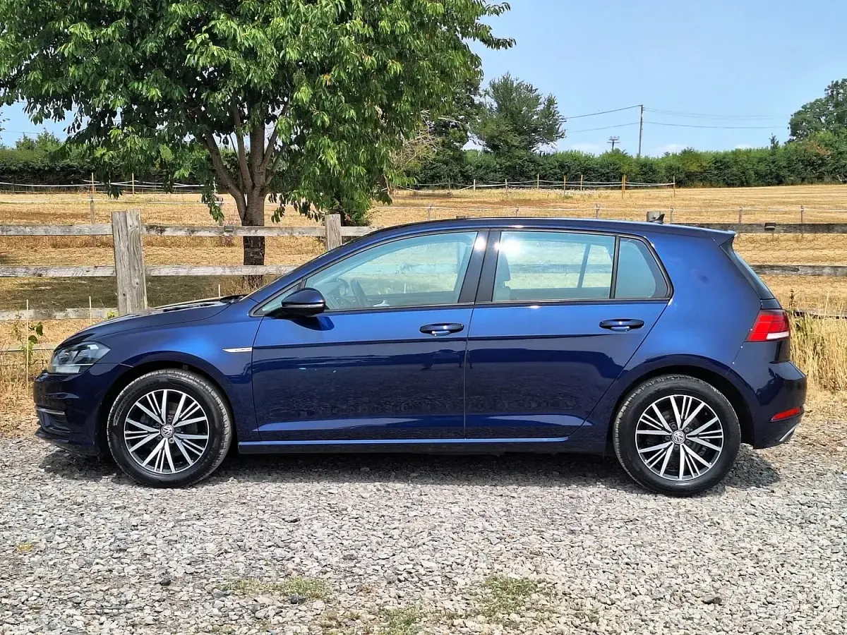Used VW Golf VII SE 130 HP (95 kW) 2018 Blue Hatchback