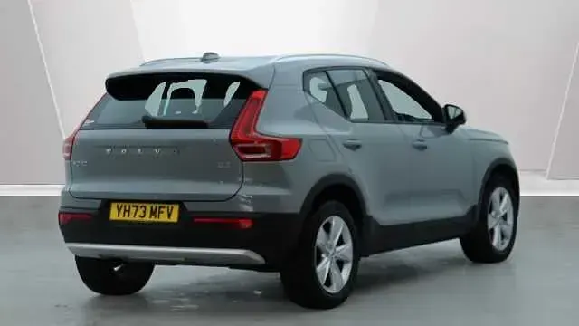 Używany Volvo XC40 Core 163 KM (119 kW) 2024 SUV