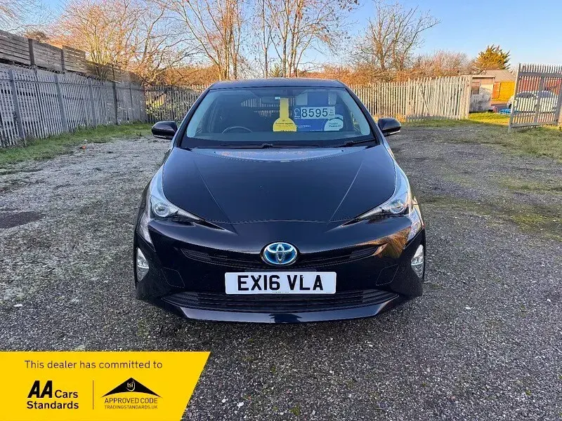 Used Toyota Prius 140 HP (102 kW) 2016 Black Hatchback