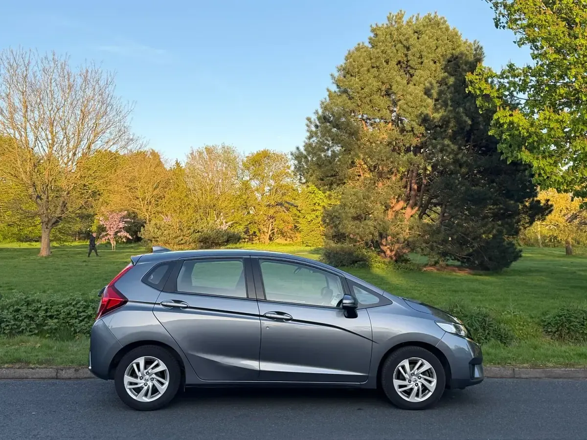 Used Honda Jazz SE 102 HP (75 kW) 2017 Grey Hatchback