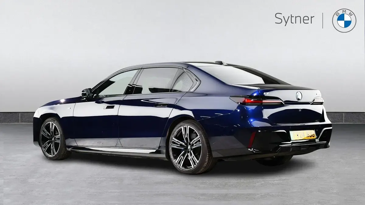 Usado BMW i7 M Sport 330 kW (449 CV) 2024 Azul Berlina
