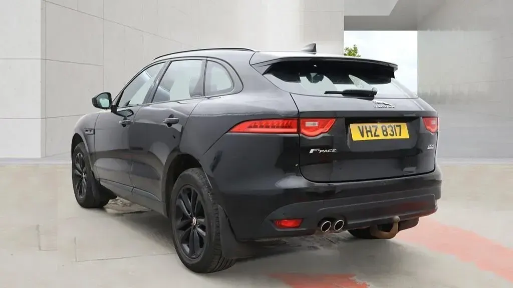 Używany Jaguar F-Pace R-Sport 180 KM (132 kW) 2018 Czarny SUV