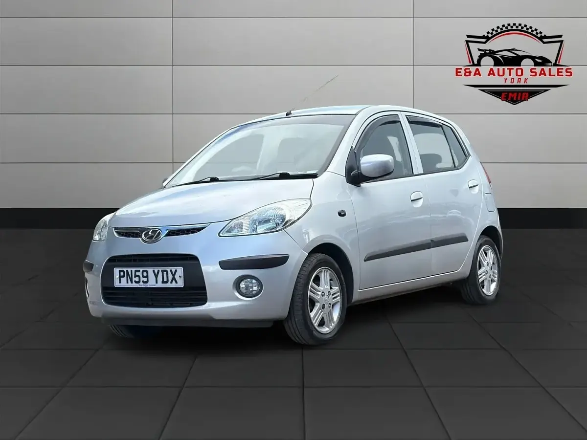 Used Hyundai i10 Comfort 77 HP (56 kW) 2009 Silver Hatchback