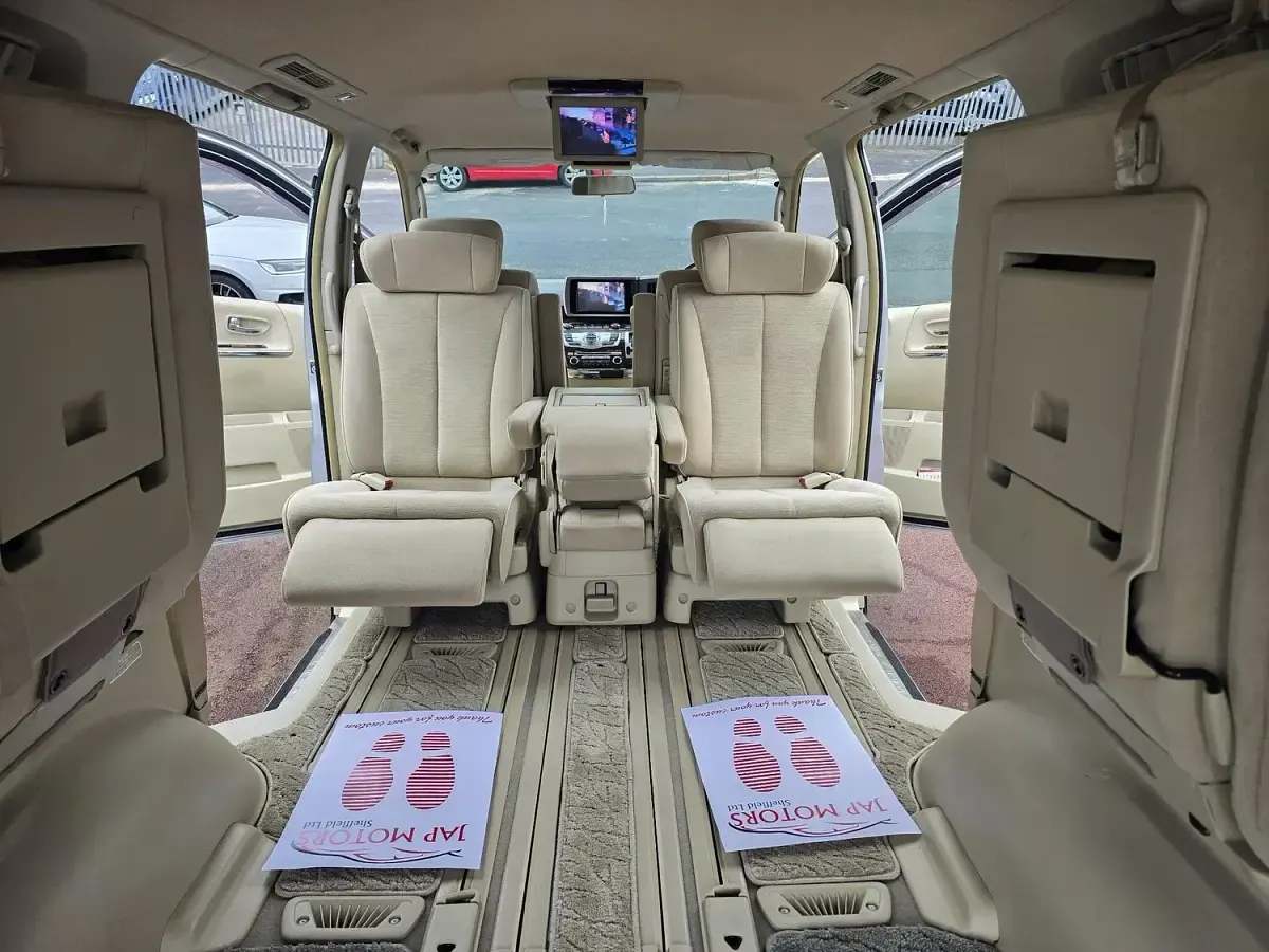 Used Nissan Elgrand 2025 Silver MPV
