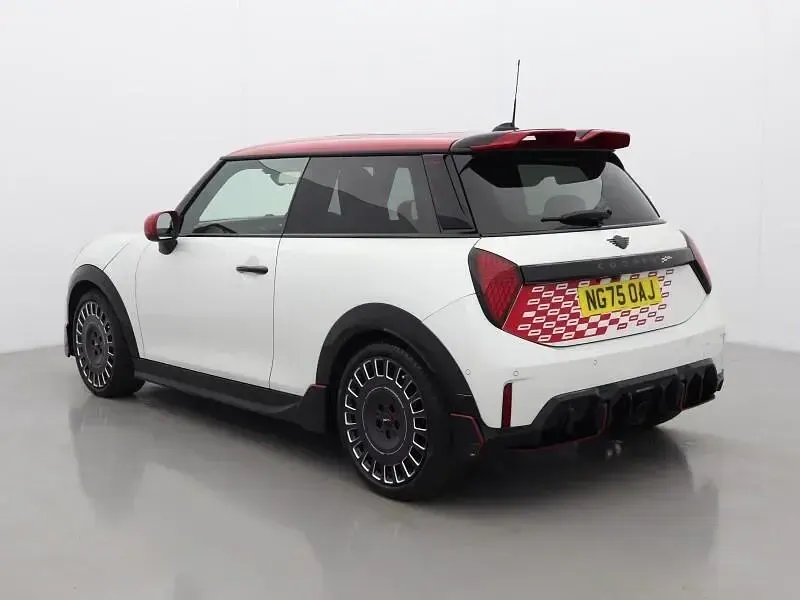 Usado Mini John Cooper Works Hatch 228 CV (167 kW) 2025 Blanco Utilitario