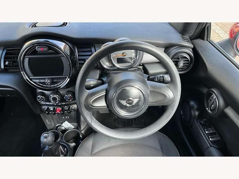 Begagnad Mini Cooper Cabriolet 136 HK (100 kW) 2017 Röd Cab