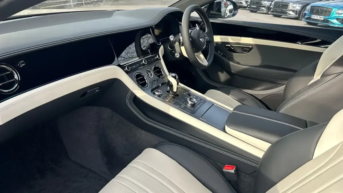 Begagnad Bentley Continental 680 HK (500 kW) 2026 Grå Sportkupé