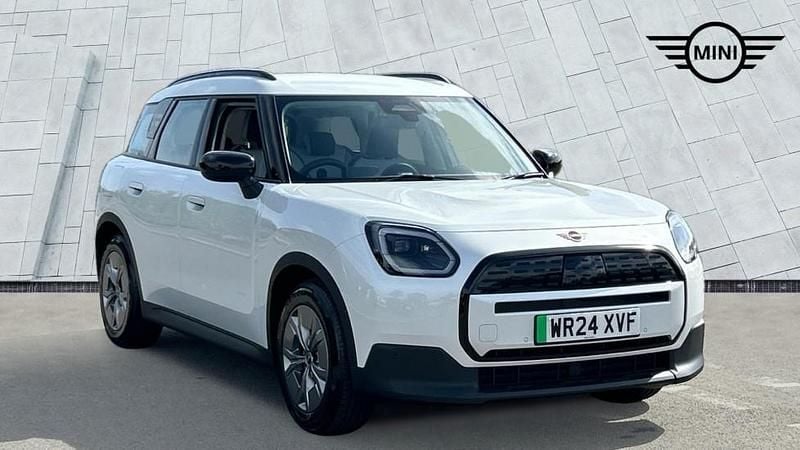 White Used 2024 Mini Countryman Classic SUV | £28,950 (Fair price) - Image 1/4