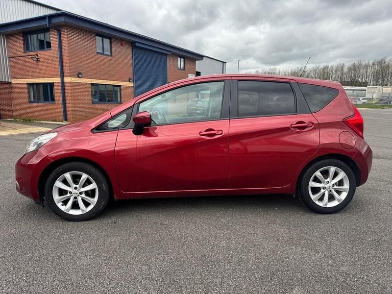 Używany Nissan Note Tekna 90 KM (66 kW) 2014 Czerwony Hatchback