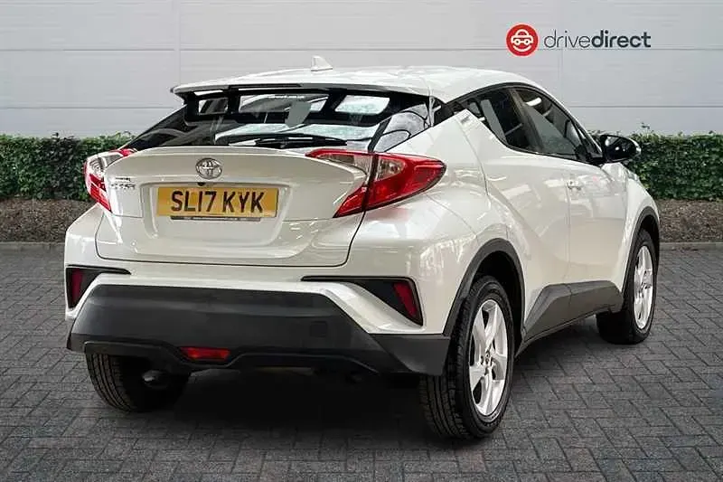 Used Toyota C-HR 116 HP (85 kW) 2017 White SUV