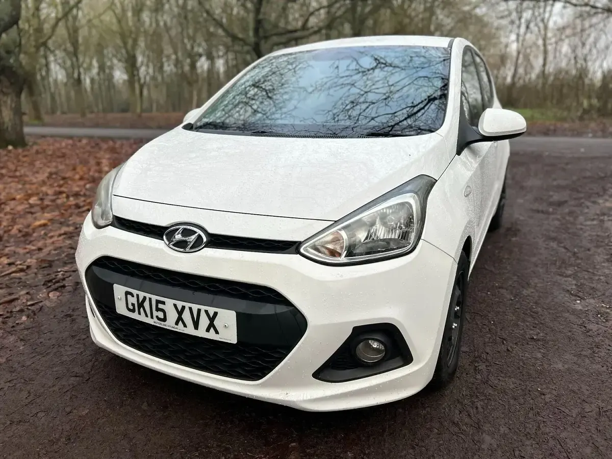 Used Hyundai i10 SE 87 HP (63 kW) 2015 White Hatchback
