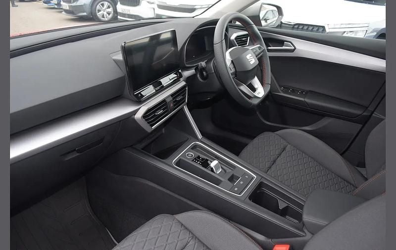 Used Seat Leon FR 204 HP (150 kW) 2024 Red Hatchback