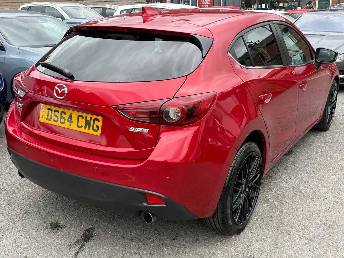 Used Mazda 3 Inclusive 120 HP (88 kW) 2014 Red Hatchback