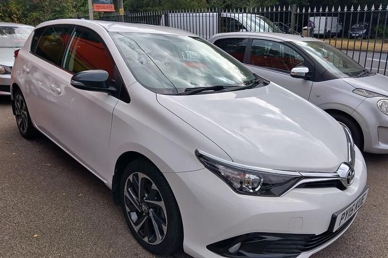 Used 2015 Toyota Auris Design | £7,995 (Fair price) - Image 1/1