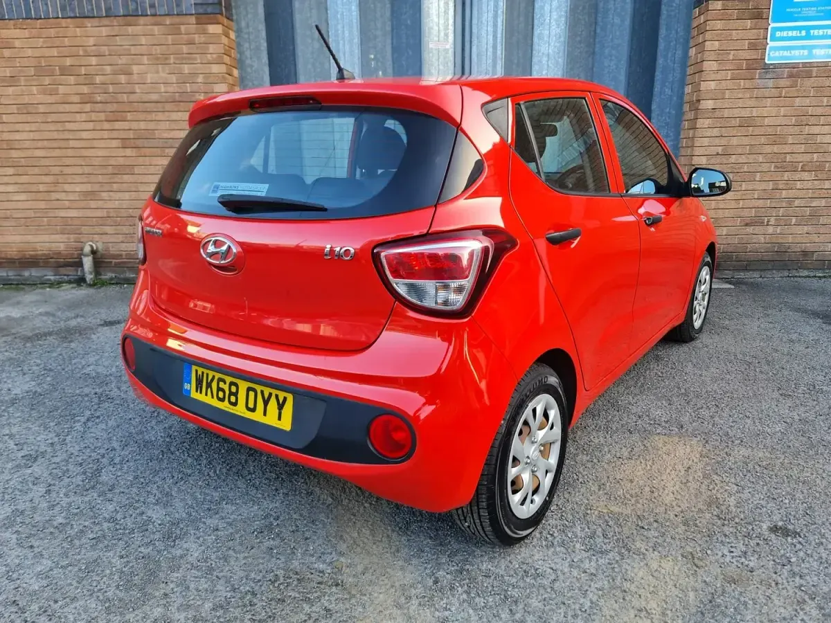 Used Hyundai i10 67 HP (49 kW) 2018 Red Hatchback