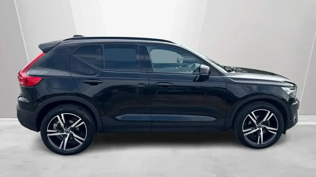 Used Volvo XC40 R-Design 163 HP (119 kW) 2022 SUV