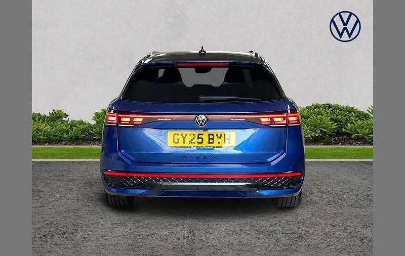Used VW Passat R-line 148 HP (108 kW) 2025 Blue Estate
