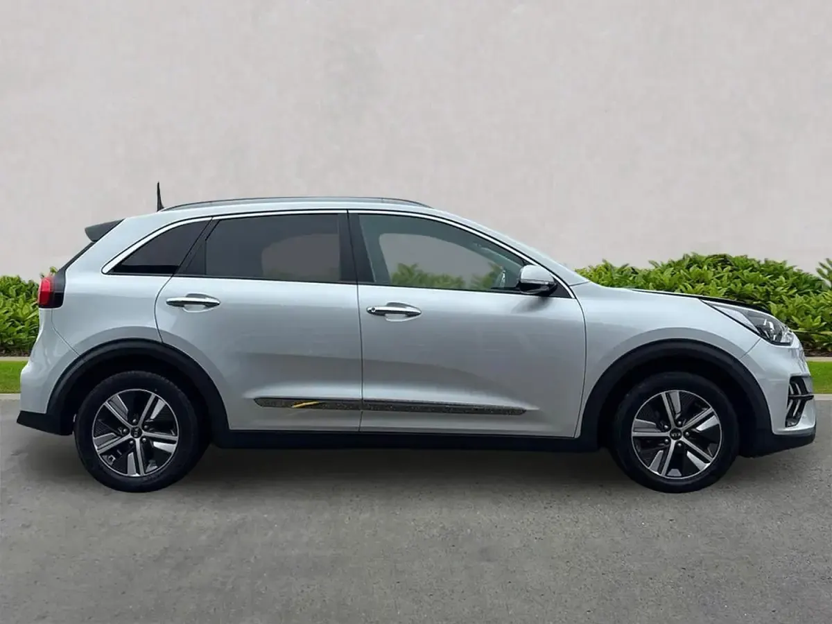 Gebraucht Kia Niro 141 PS (103 kW) 2021 Silber SUV