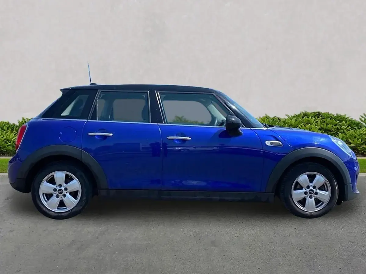 Used Mini Cooper Hatch 136 HP (100 kW) 2018 Blue Hatchback
