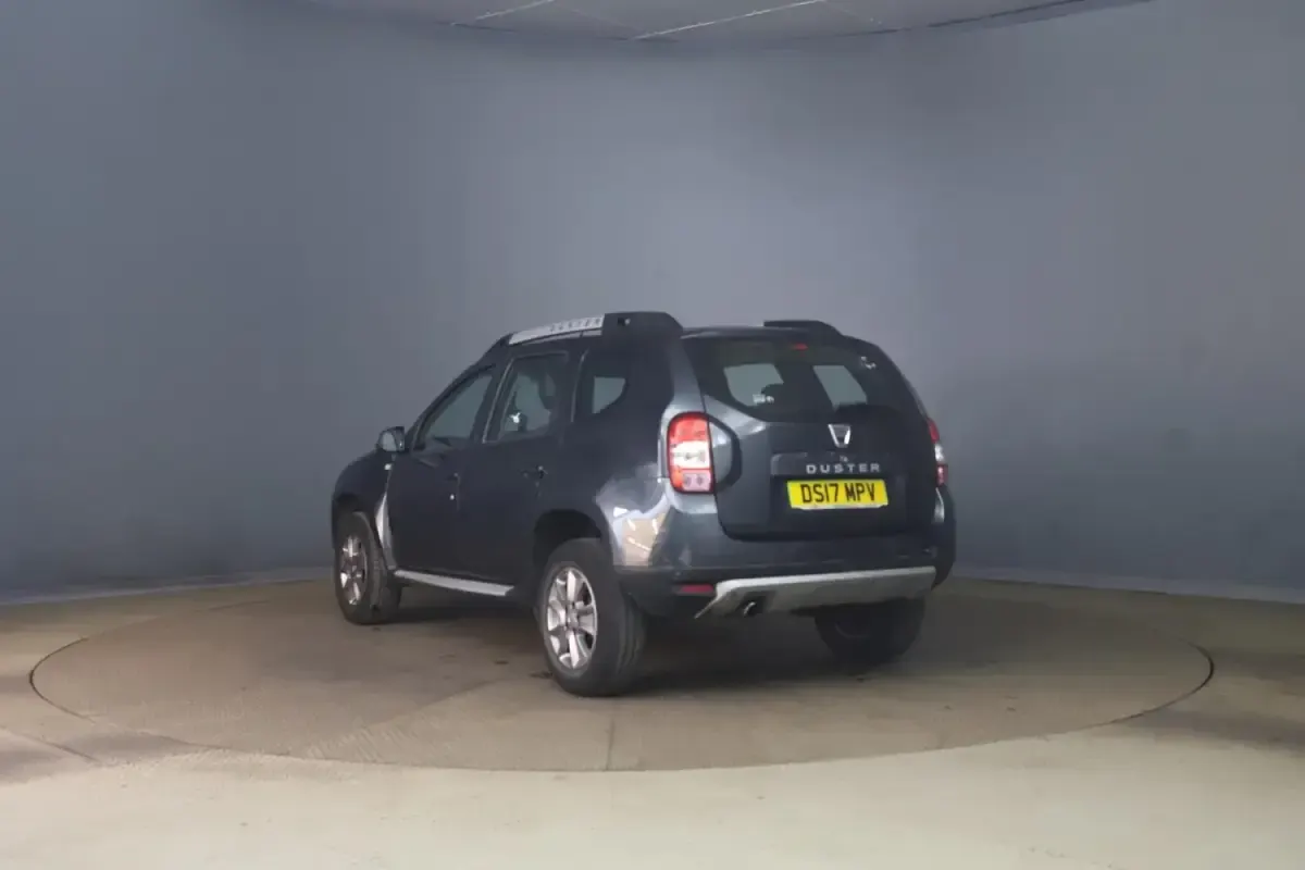 Used Dacia Duster Lauréate 125 HP (91 kW) 2017 Grey SUV