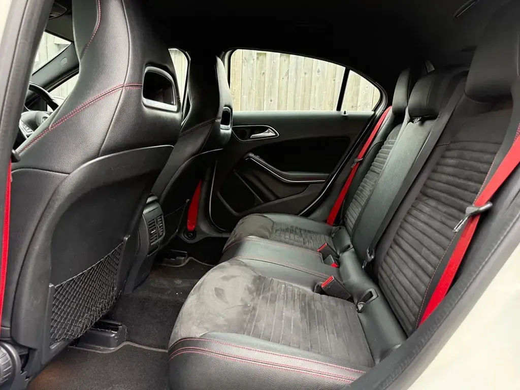 Begagnad Mercedes A250 AMG 2016 Vit Halvkombi