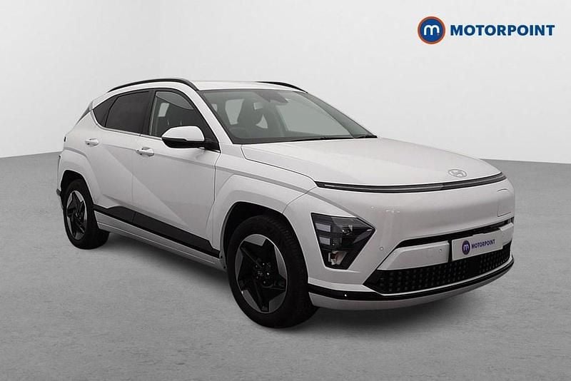 White Used 2024 Hyundai Kona Advanced SUV | £21,899 (Good price) - Image 1/4