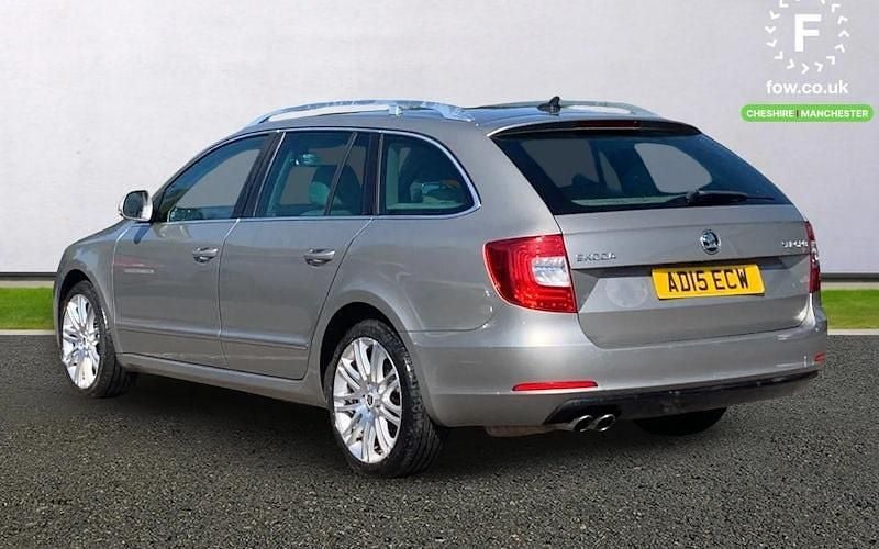Usado Skoda Superb Elegance 170 HP (125 kW) 2015 Bege Carrinha