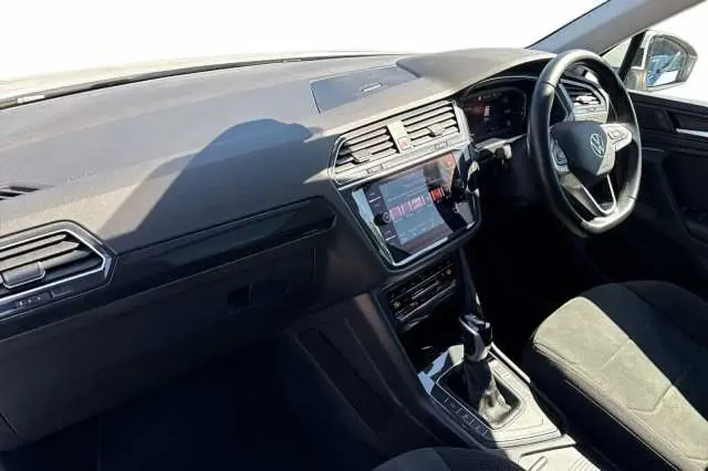 Usado VW Tiguan Elegance 150 HP (110 kW) 2022 Branco SUV
