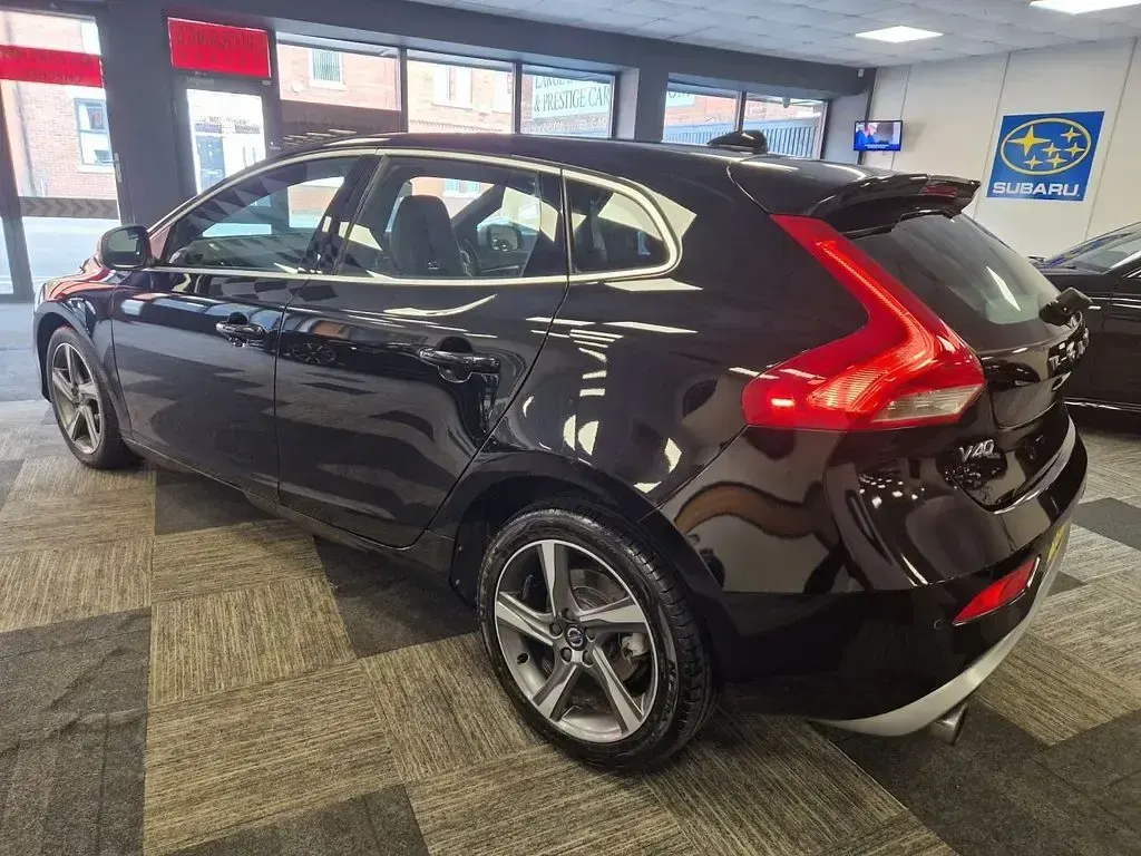 Used Volvo V40 R-Design 152 HP (111 kW) 2015 Black/black Hatchback
