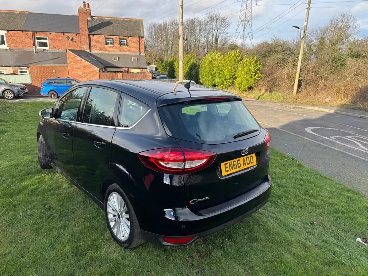 Begagnad Ford C-MAX Titanium 120 HK (88 kW) 2016 Svart Minibuss
