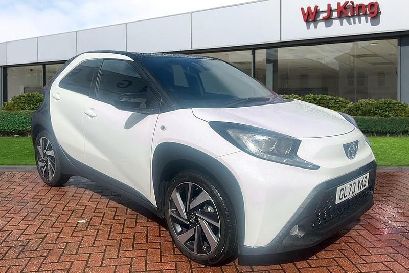 Pure white Used 2024 Toyota Aygo X SUV | £16,235 - Image 1/3