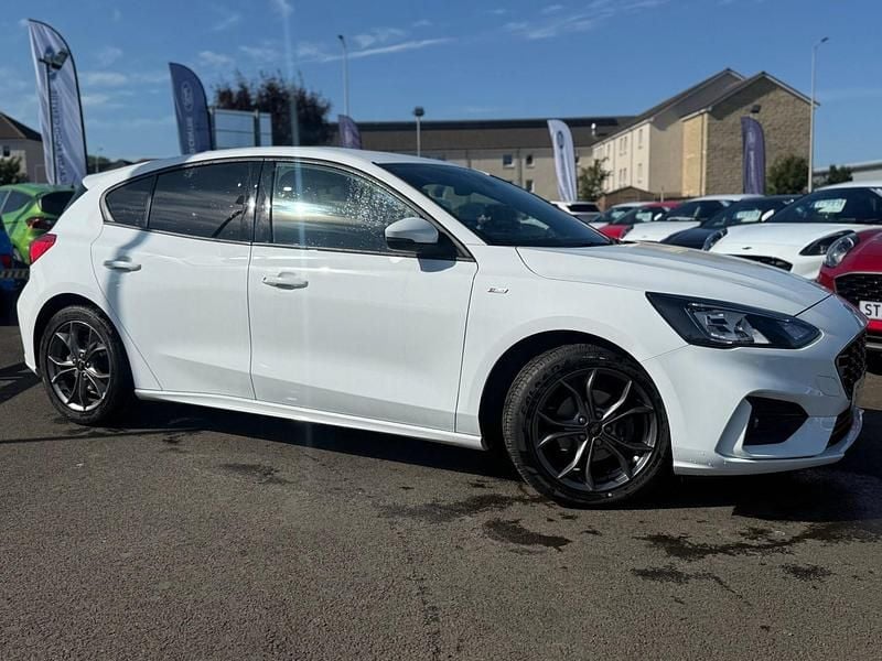Used Ford Focus ST-Line 155 HP (114 kW) 2021 White Hatchback
