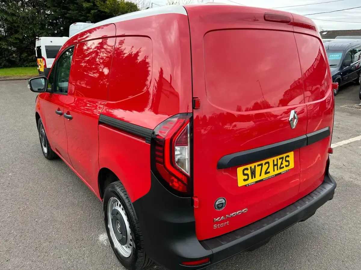 Używany Renault Kangoo 2023 Czerwony Minivan
