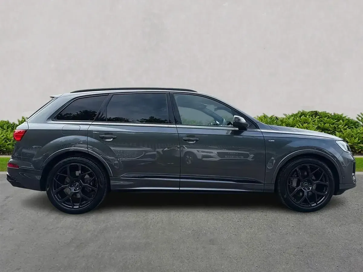 Used Audi Q7 Black Edition 340 HP (250 kW) 2025 Grey SUV