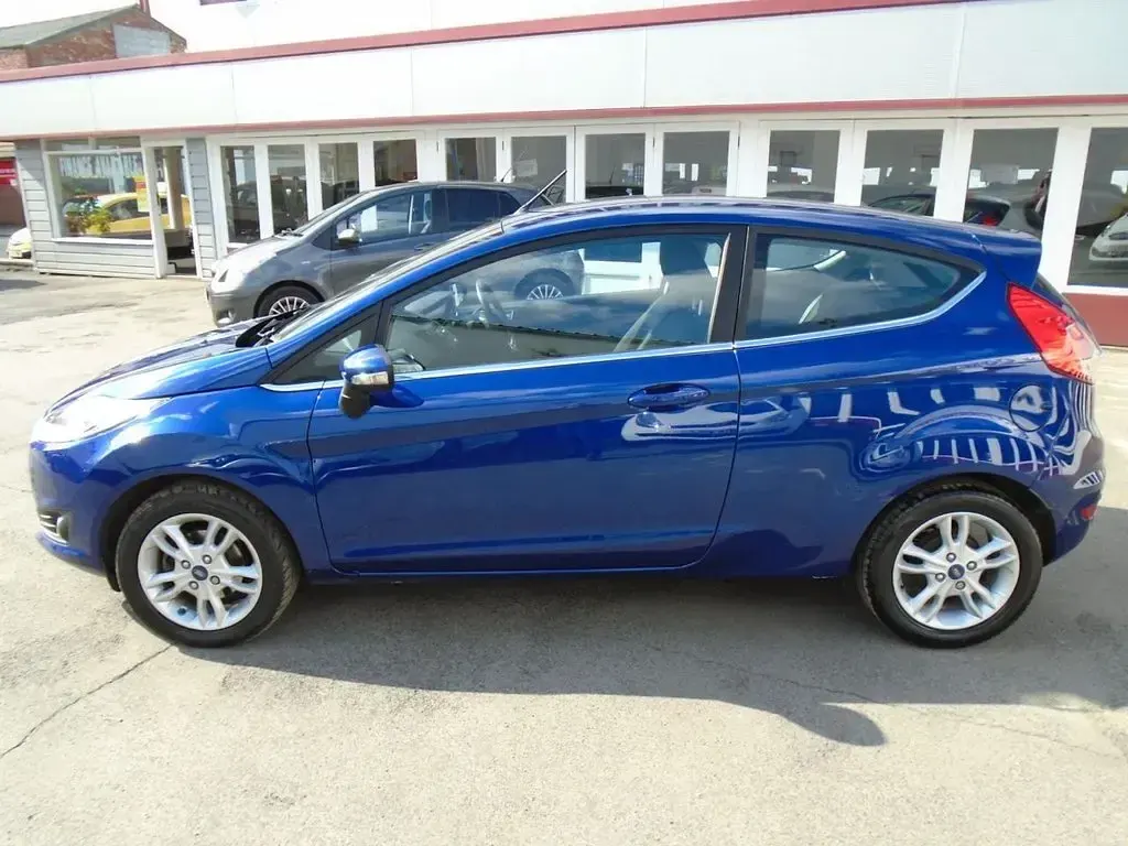 Used Ford Fiesta Zetec 82 HP (60 kW) 2014 Blue Hatchback