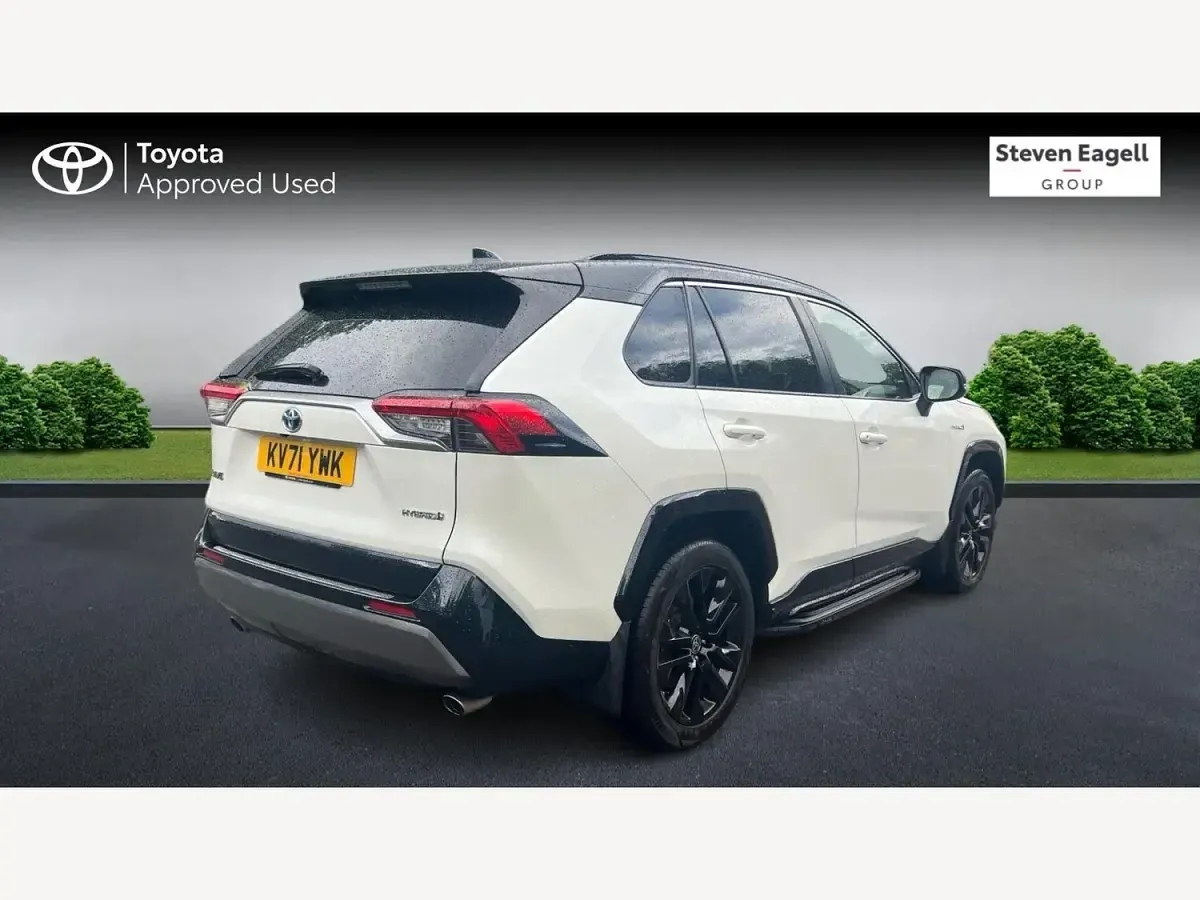 Used Toyota RAV4 218 HP (160 kW) 2021 White/black SUV