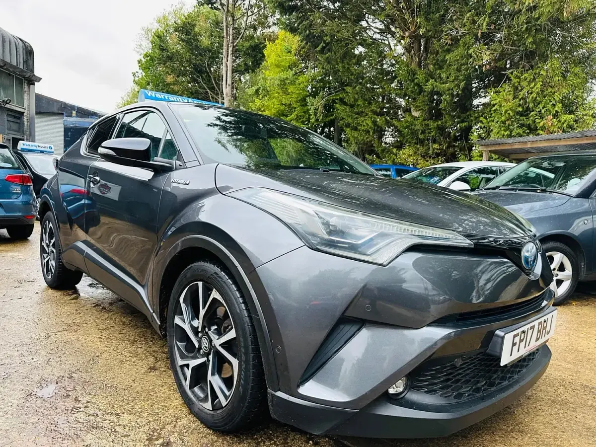 Used Toyota C-HR 122 HP (89 kW) 2017 White SUV