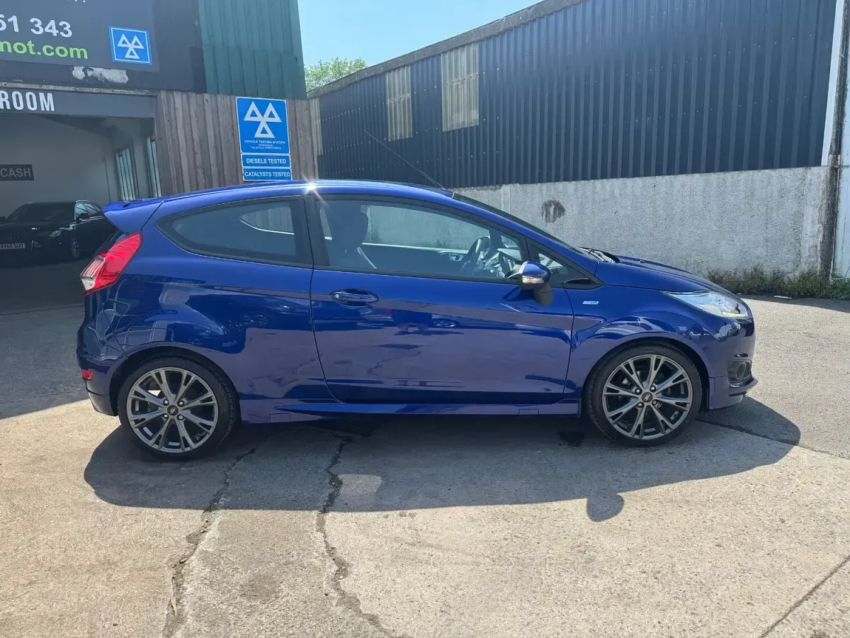 Used Ford Fiesta ST-Line 125 HP (91 kW) 2016 Blue Hatchback