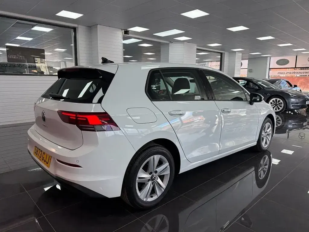 Used VW Golf VIII Life 110 HP (80 kW) 2023 White Hatchback