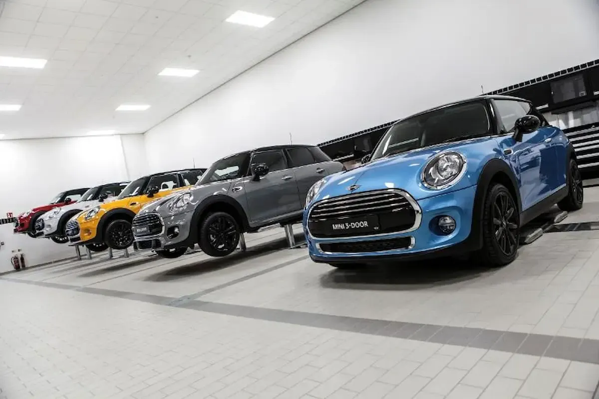 Usado Mini Cooper Hatch 134 HP (98 kW) 2023 Cinzento Citadino