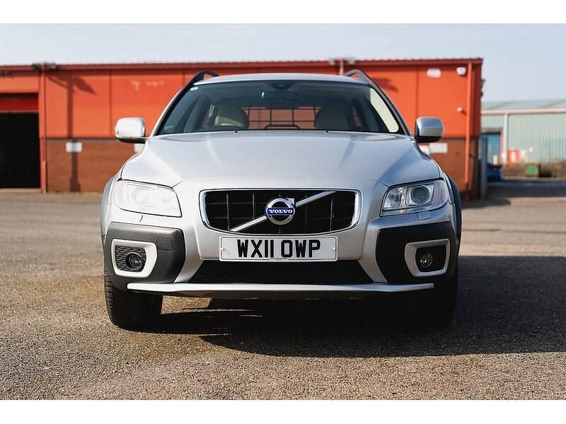 Used Volvo XC70 SE Lux 205 HP (150 kW) 2011 Silver Estate