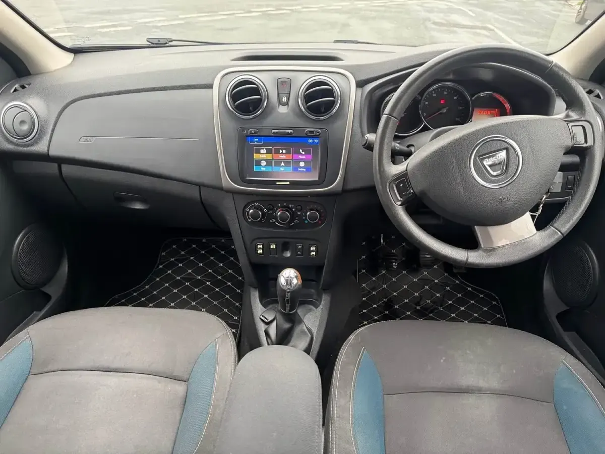 Used Dacia Sandero Lauréate 90 HP (66 kW) 2015 Blue Hatchback