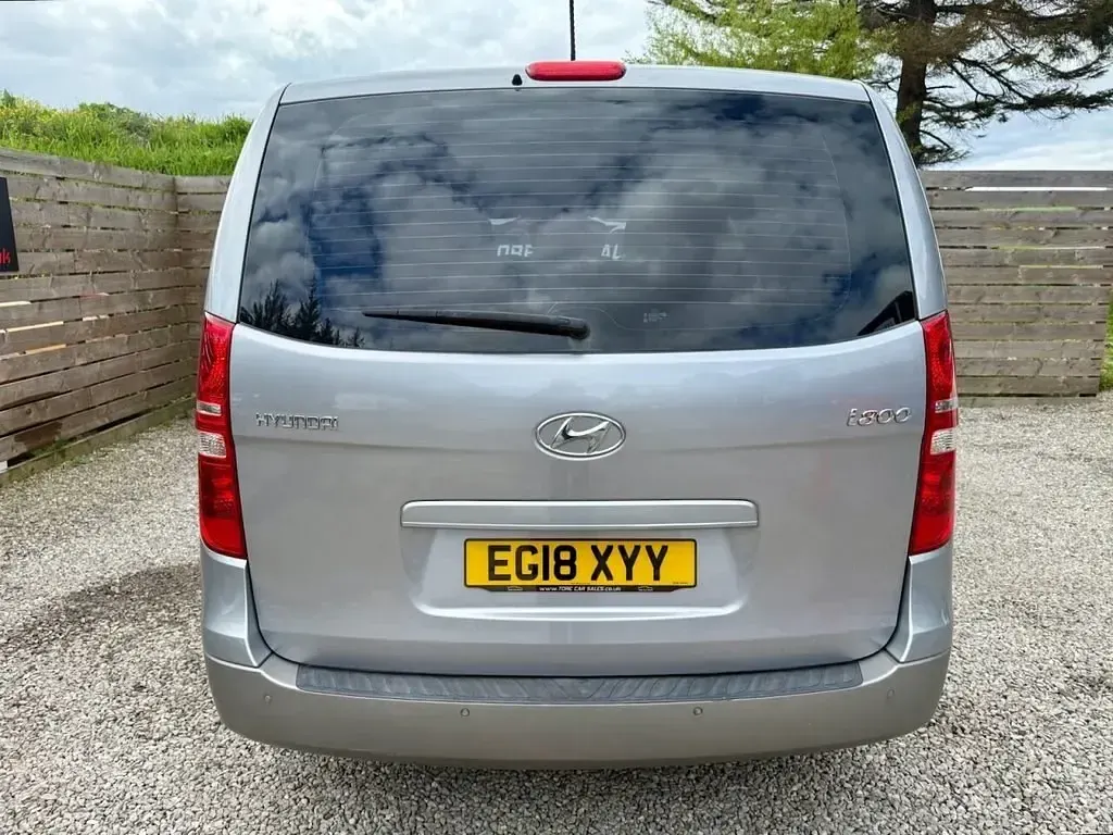 Usado Hyundai I800 SE 170 HP (125 kW) 2018 Prateado Monovolume