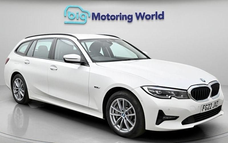 Used BMW 330e 292 HP (214 kW) 2022 White Estate