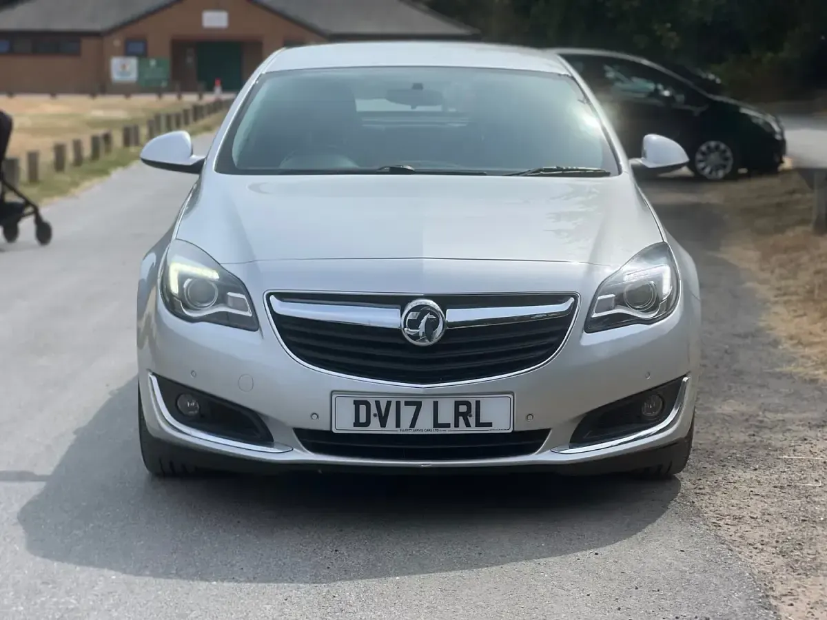 Used Vauxhall Insignia Design Edition 140 HP (102 kW) 2017 Silver Hatchback